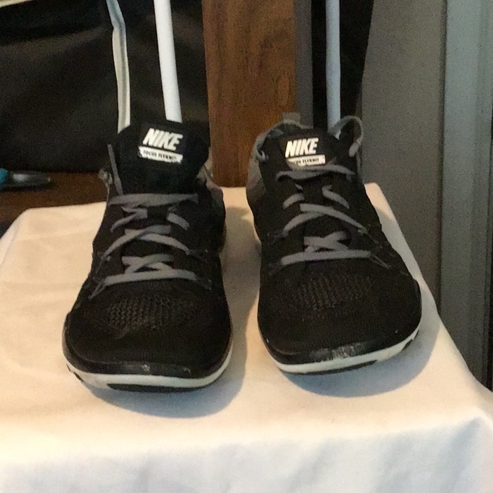 nike flyknit sneakers